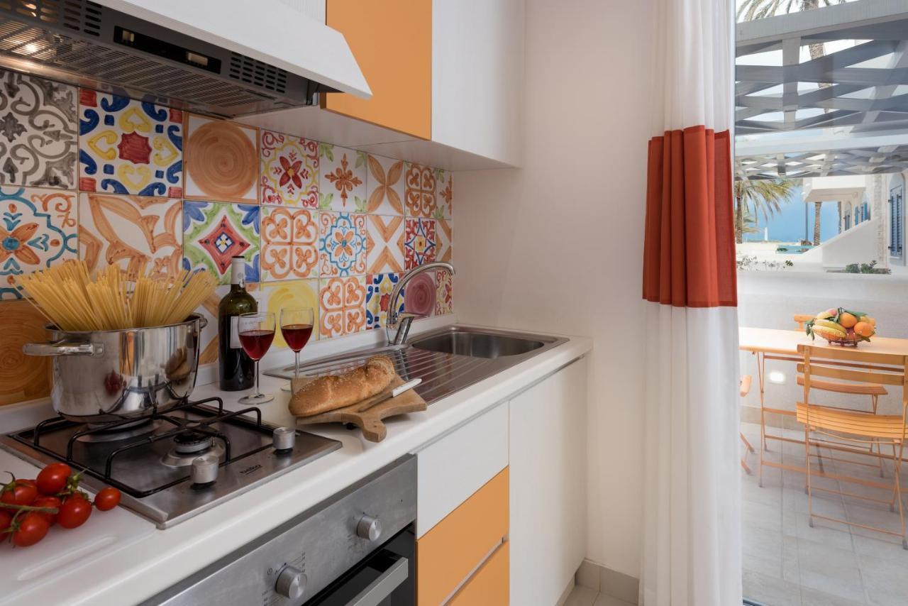Residence Le Palme 산비토로카포 외부 사진