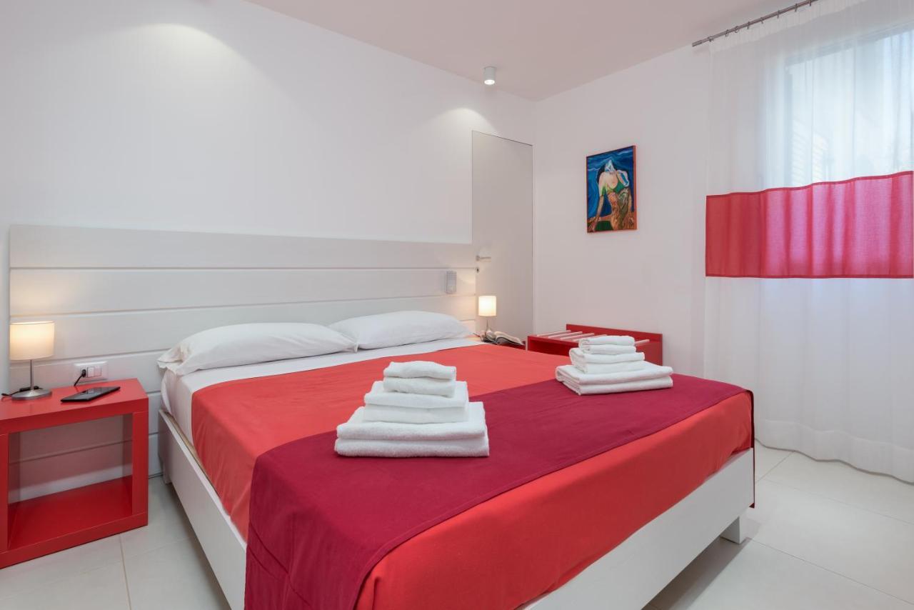 Residence Le Palme 산비토로카포 외부 사진
