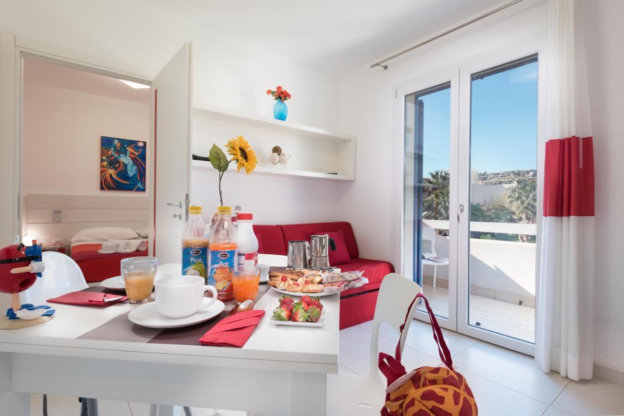 Residence Le Palme 산비토로카포 외부 사진